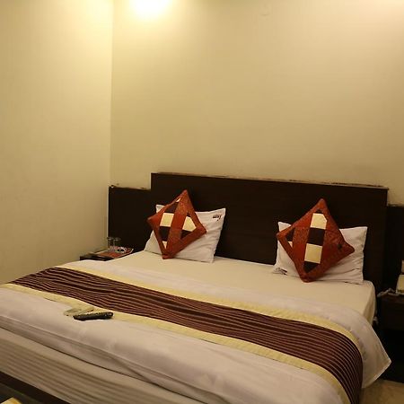 Hotel Seven Seas Inn Nuova Delhi Esterno foto
