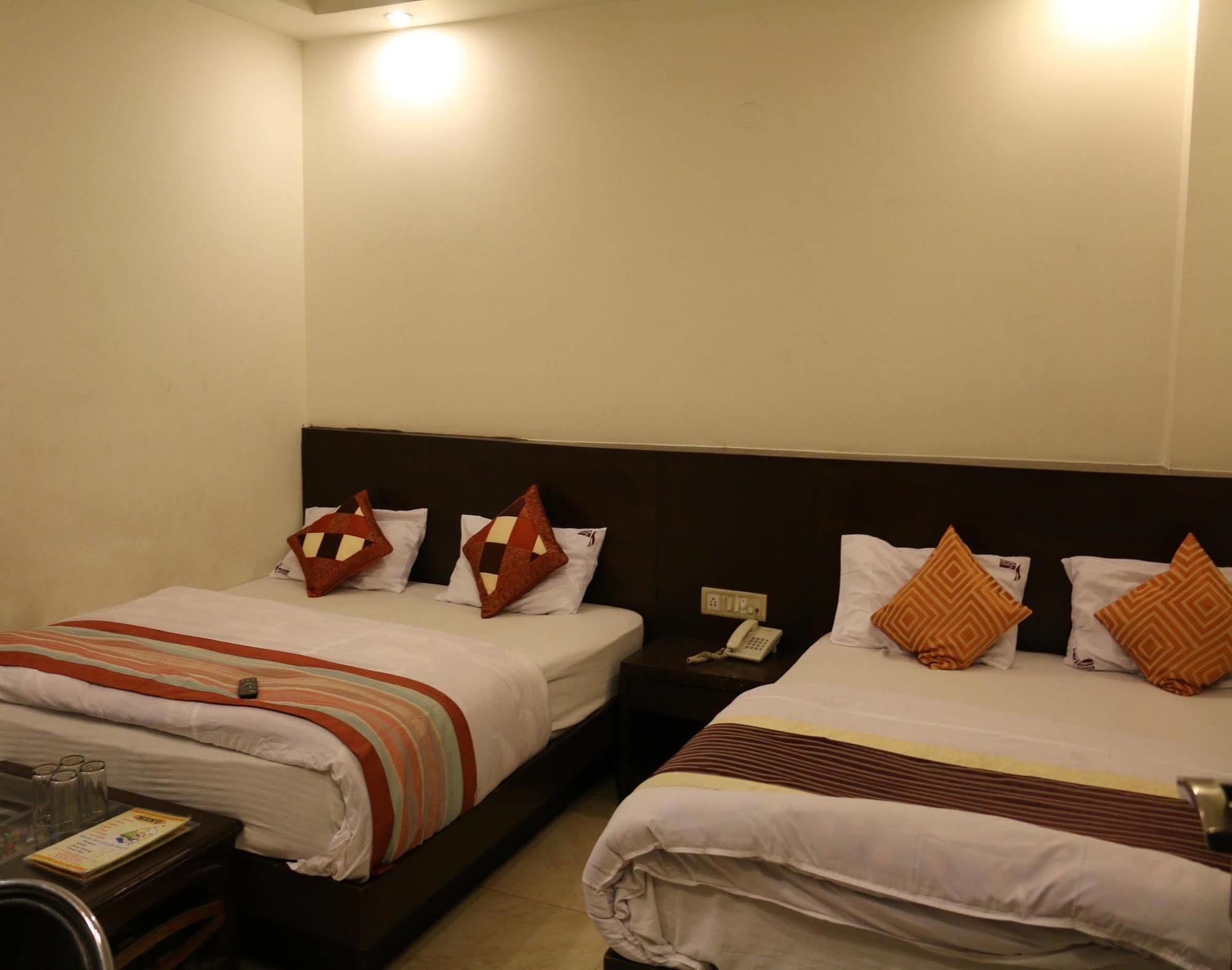 Hotel Seven Seas Inn Nuova Delhi Esterno foto