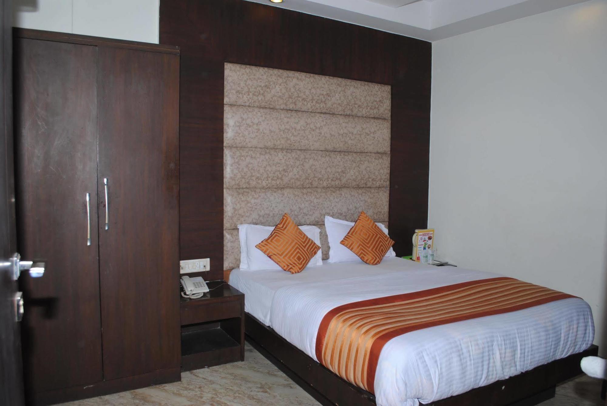 Hotel Seven Seas Inn Nuova Delhi Esterno foto