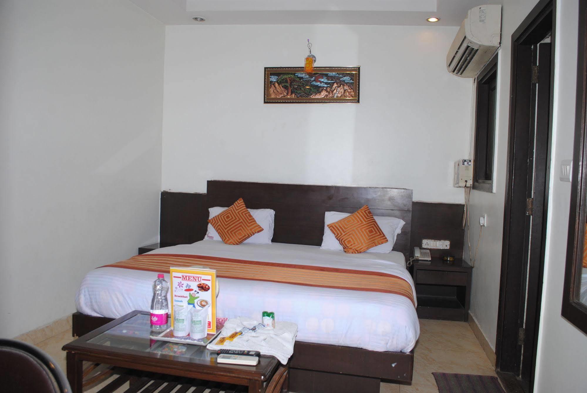 Hotel Seven Seas Inn Nuova Delhi Esterno foto