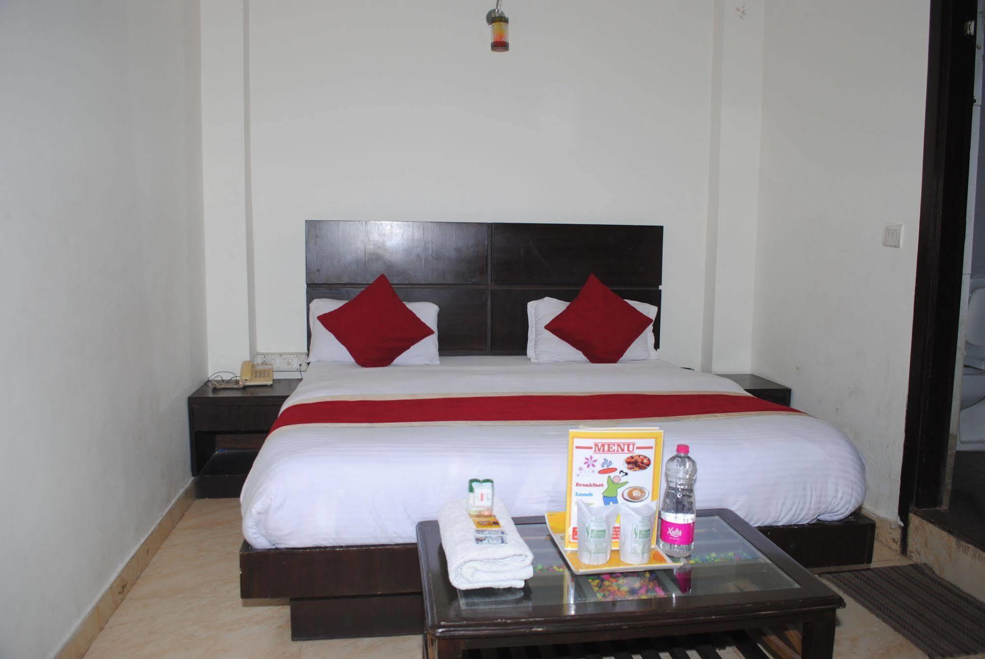 Hotel Seven Seas Inn Nuova Delhi Esterno foto