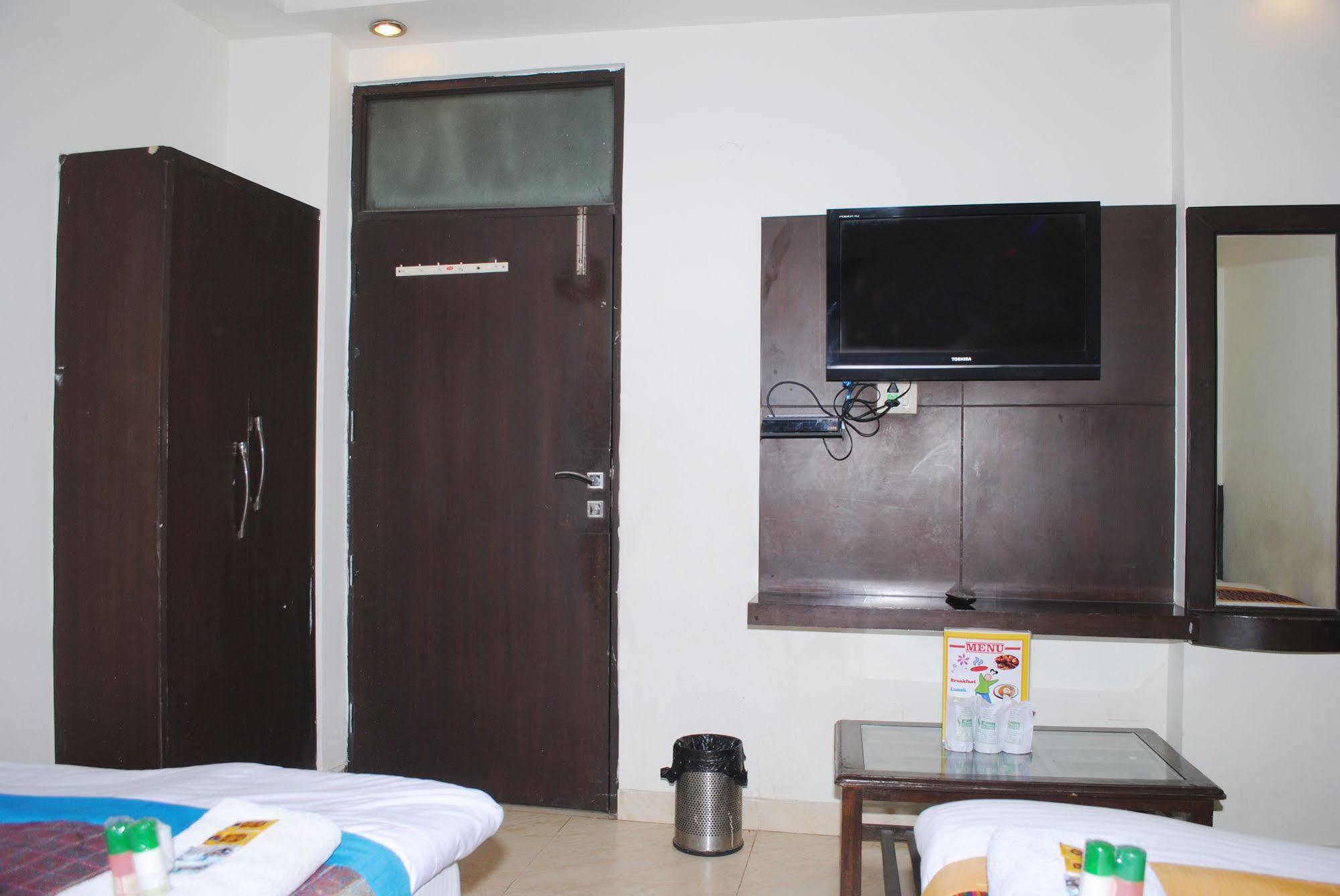 Hotel Seven Seas Inn Nuova Delhi Esterno foto
