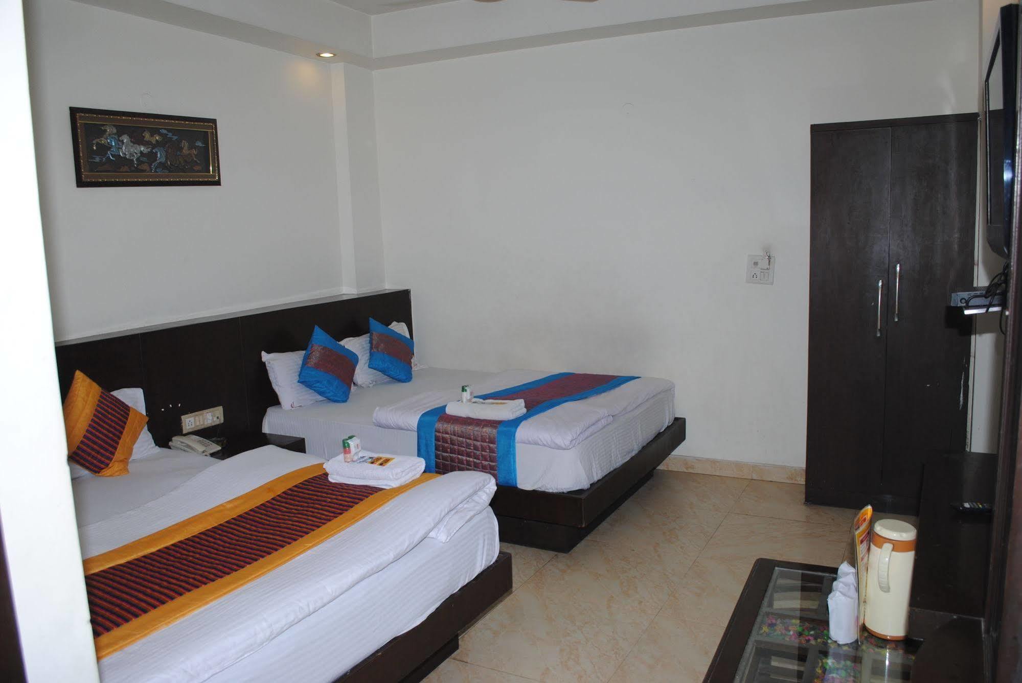 Hotel Seven Seas Inn Nuova Delhi Esterno foto