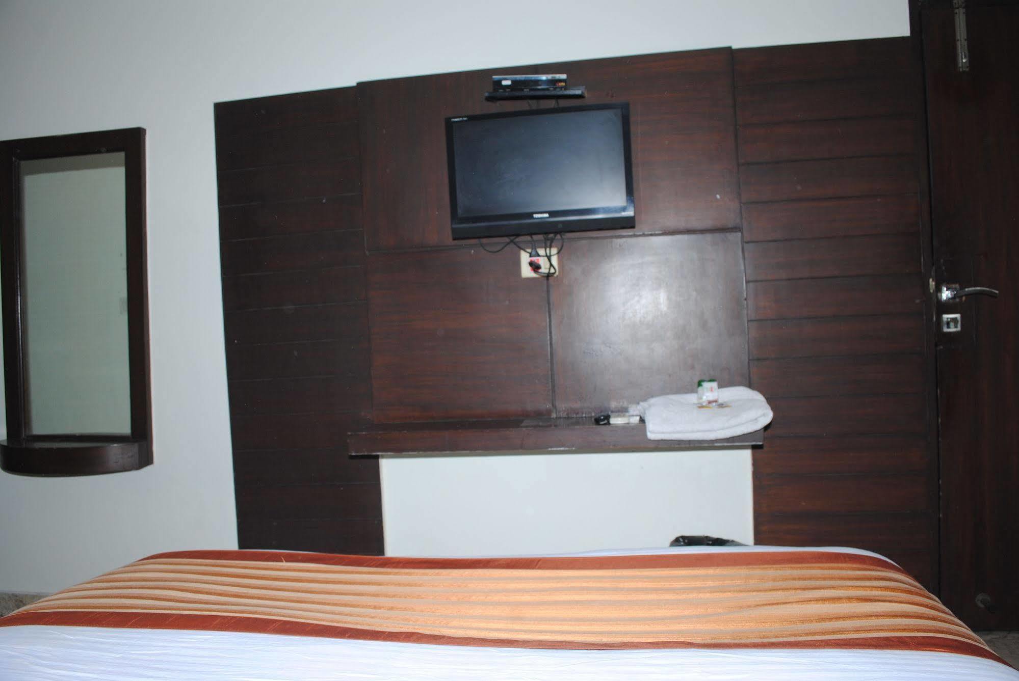Hotel Seven Seas Inn Nuova Delhi Esterno foto