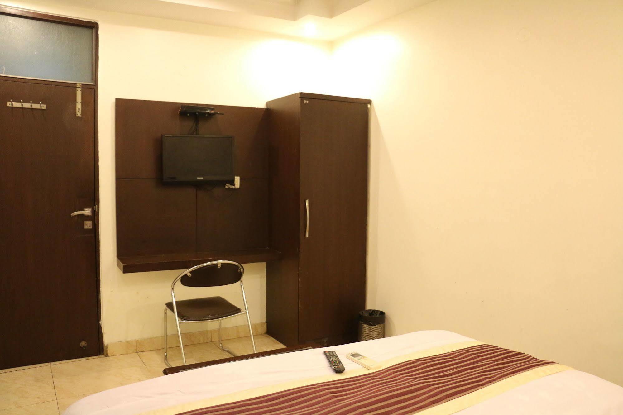 Hotel Seven Seas Inn Nuova Delhi Esterno foto