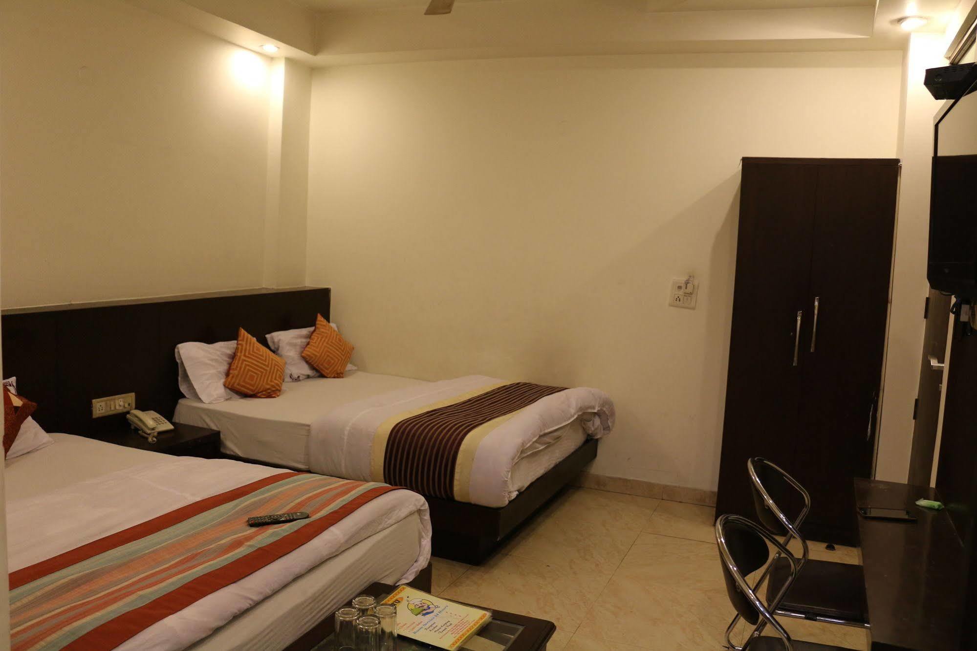 Hotel Seven Seas Inn Nuova Delhi Esterno foto