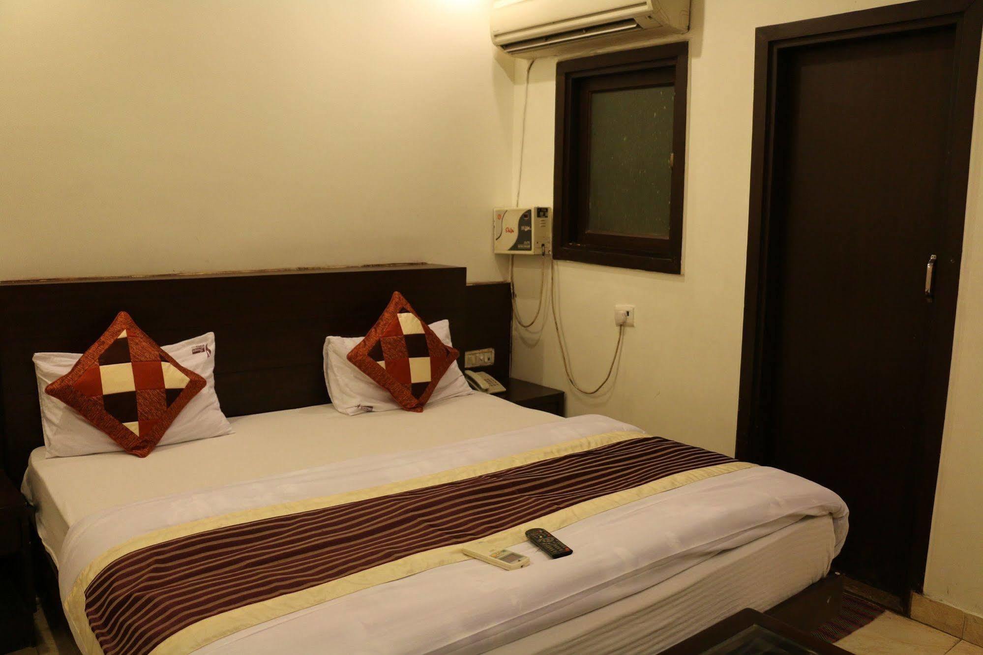 Hotel Seven Seas Inn Nuova Delhi Esterno foto