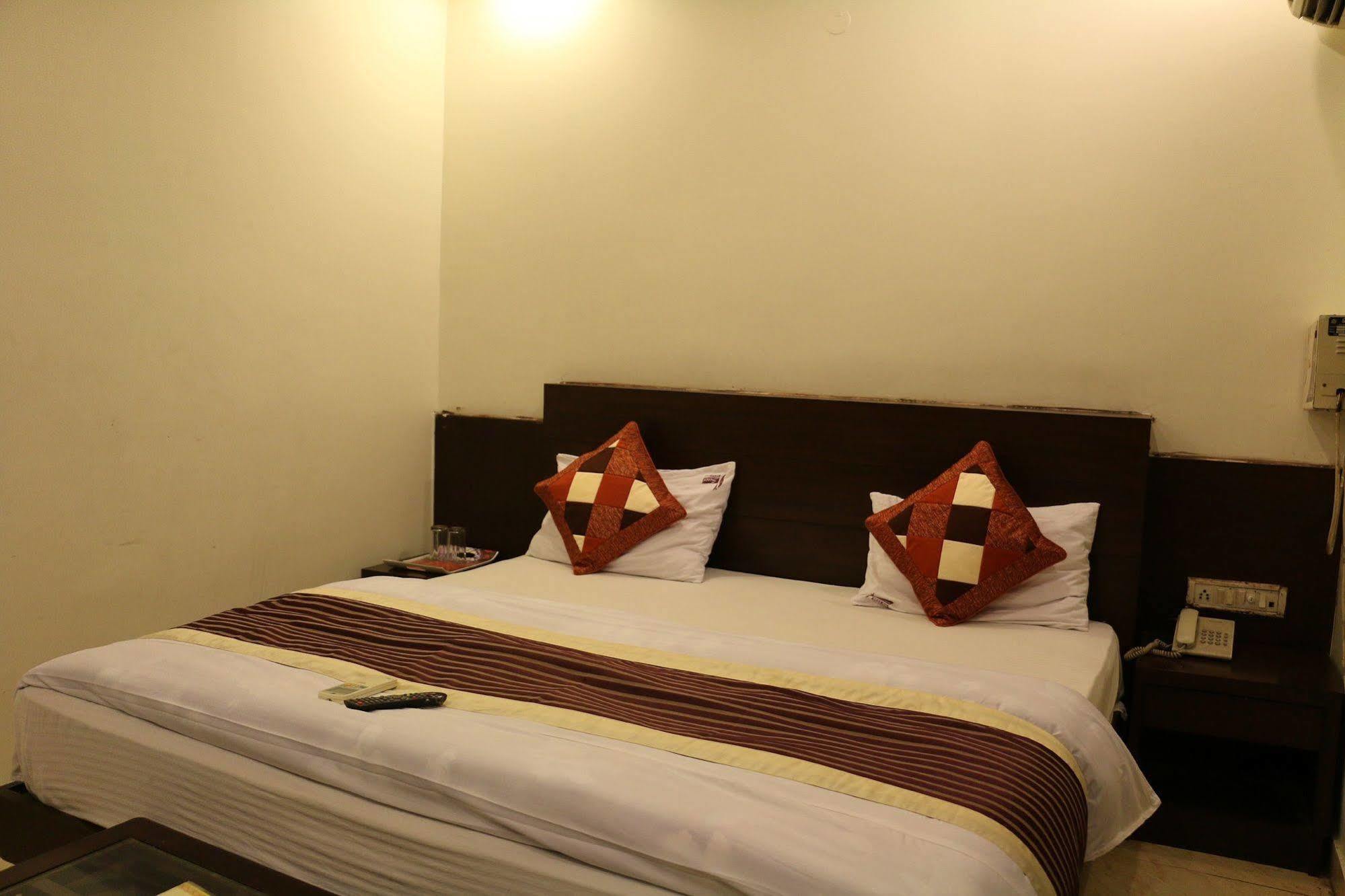 Hotel Seven Seas Inn Nuova Delhi Esterno foto