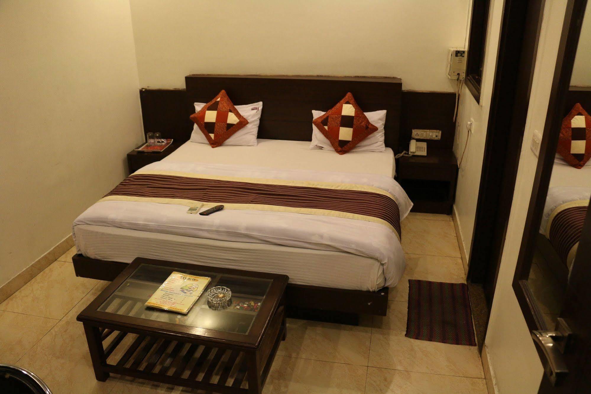 Hotel Seven Seas Inn Nuova Delhi Esterno foto