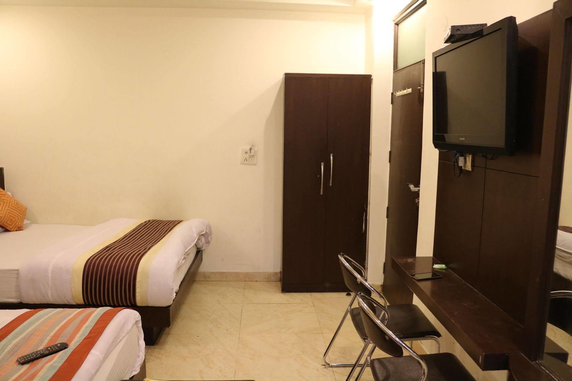 Hotel Seven Seas Inn Nuova Delhi Esterno foto