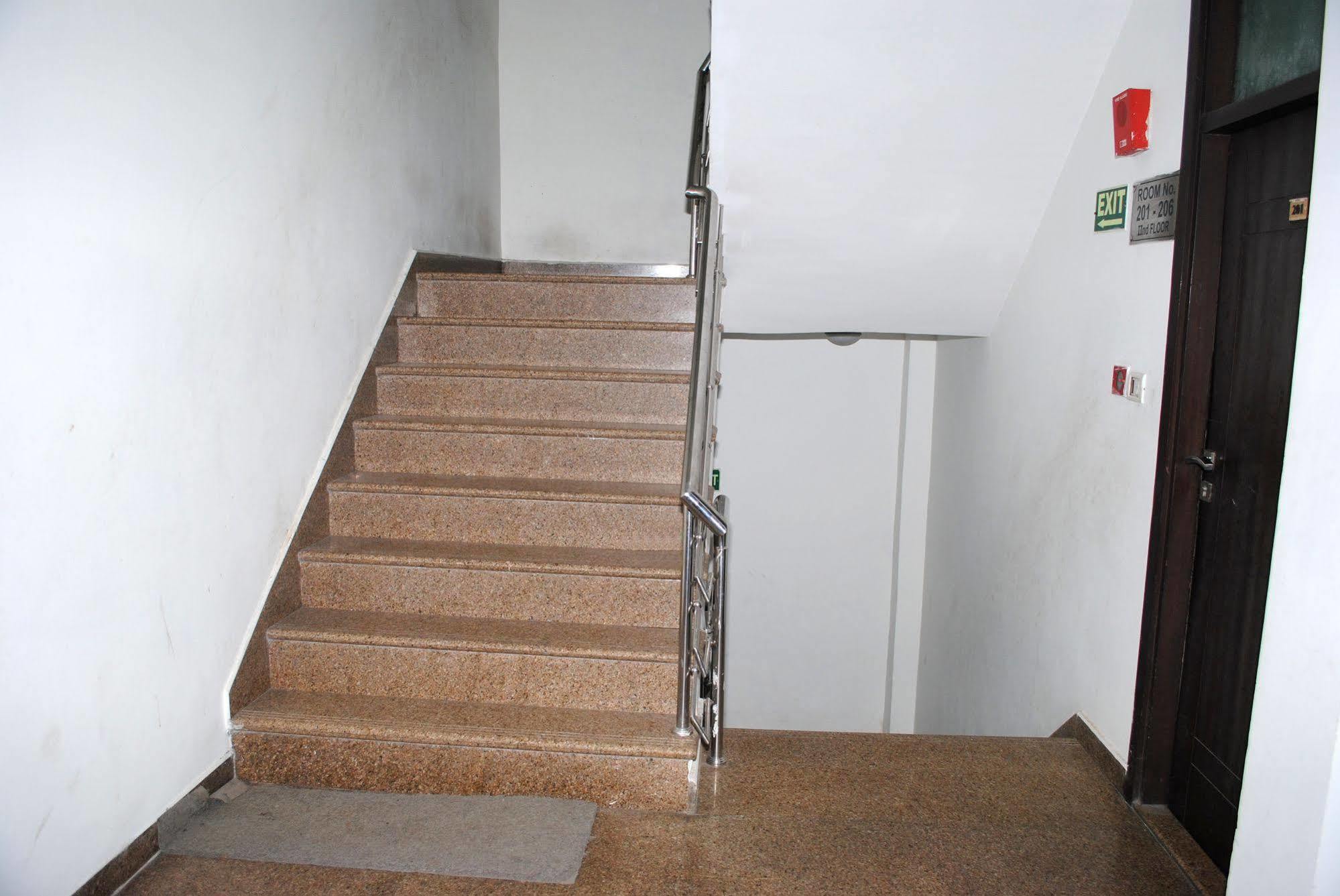 Hotel Seven Seas Inn Nuova Delhi Esterno foto